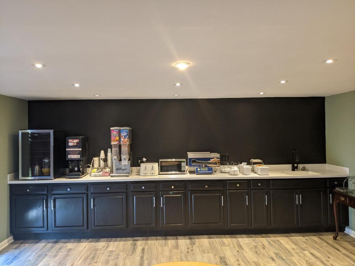 Super 8 By Wyndham Shelbyville Ngoại thất bức ảnh