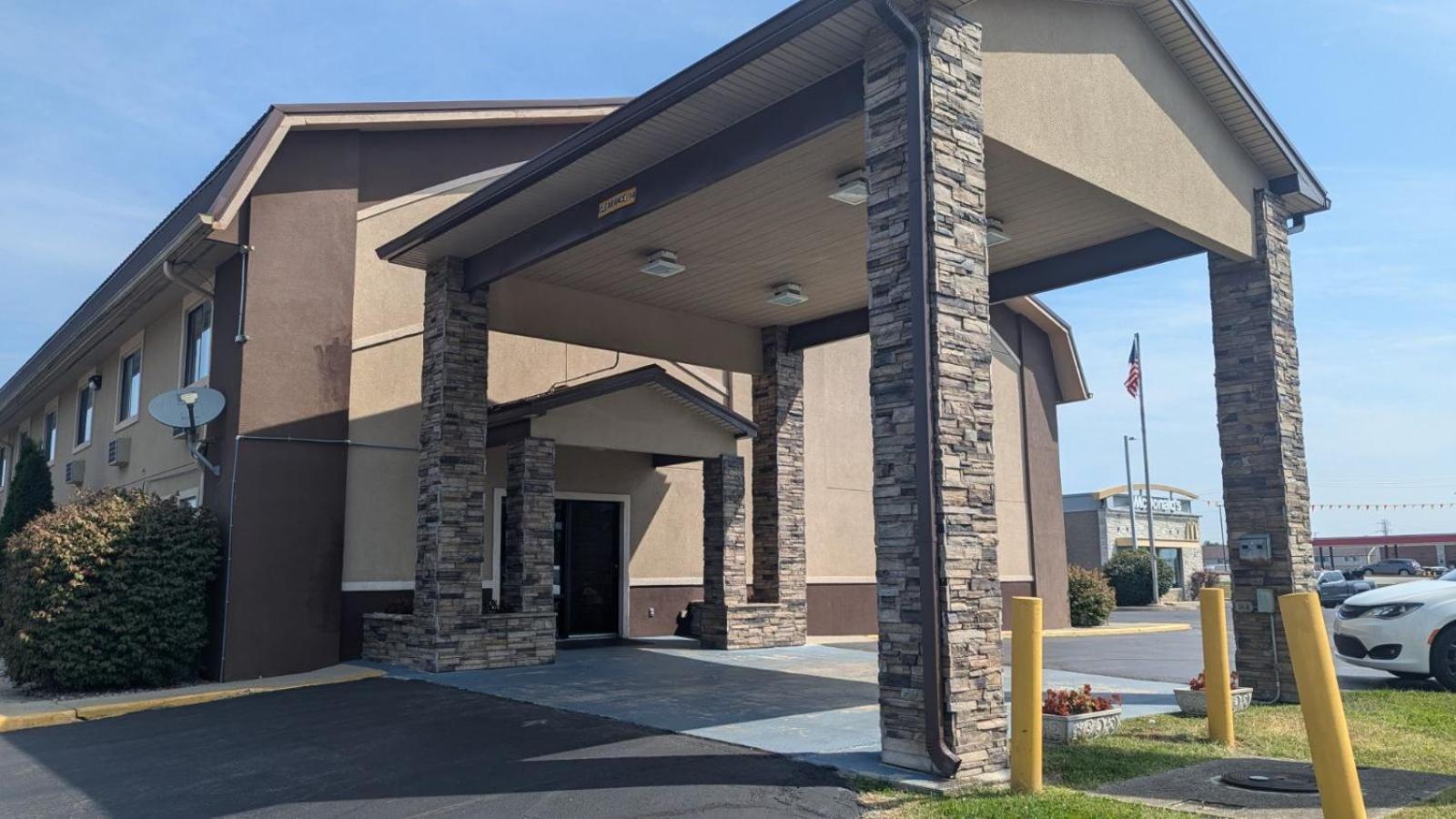Super 8 By Wyndham Shelbyville Ngoại thất bức ảnh