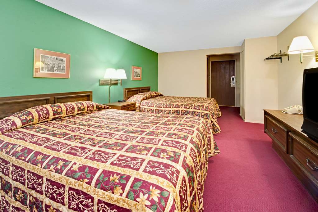 Super 8 By Wyndham Shelbyville Phòng bức ảnh